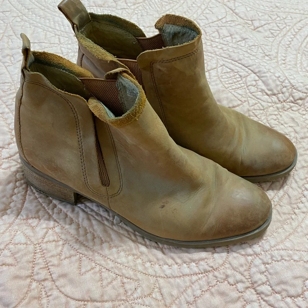 boots - Picture 2 of 2